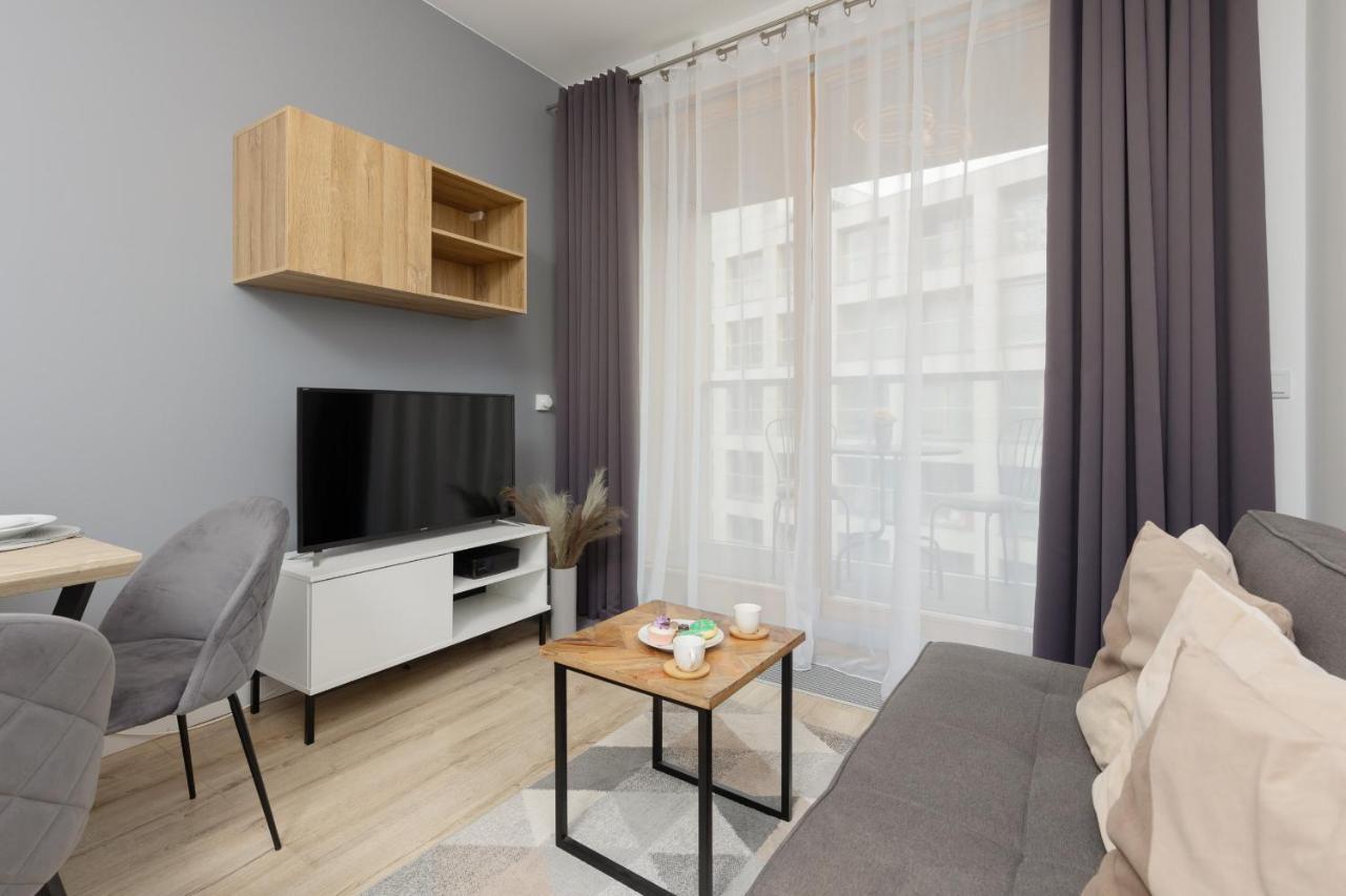 Cozy Apartments With Parking In The 19Th District By Noclegi Renters ワルシャワ エクステリア 写真