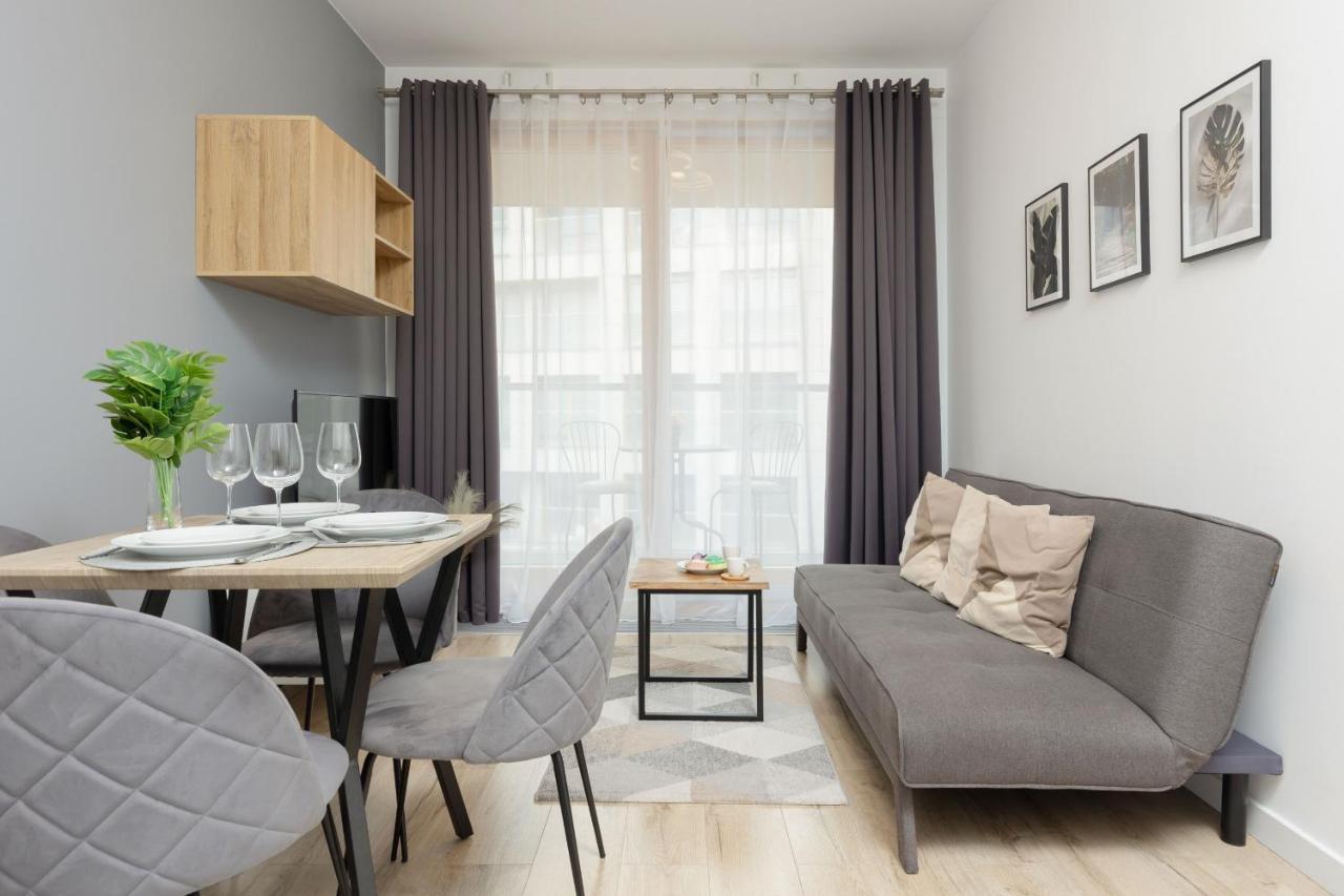 Cozy Apartments With Parking In The 19Th District By Noclegi Renters ワルシャワ エクステリア 写真