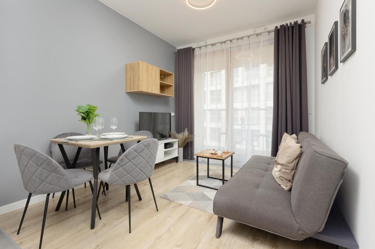 Cozy Apartments With Parking In The 19Th District By Noclegi Renters ワルシャワ エクステリア 写真