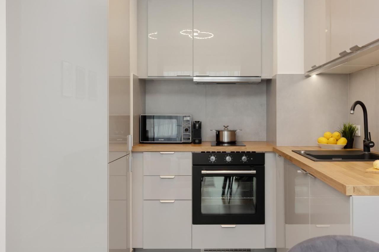 Cozy Apartments With Parking In The 19Th District By Noclegi Renters ワルシャワ エクステリア 写真
