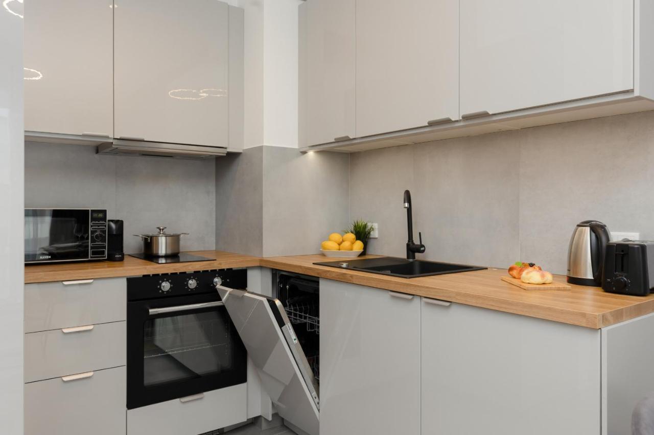 Cozy Apartments With Parking In The 19Th District By Noclegi Renters ワルシャワ エクステリア 写真