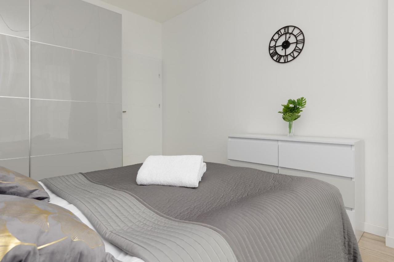 Cozy Apartments With Parking In The 19Th District By Noclegi Renters ワルシャワ エクステリア 写真